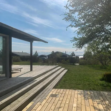 Nyaraló Summerhouse With A View Of The Water *